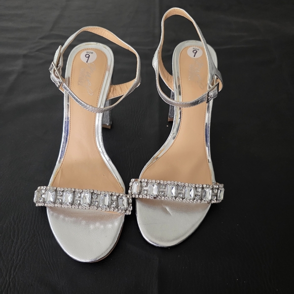 Jewel Badgley Mischka Shoes - Jewel by Badgley Mischka Crystal Embellished Strappy Silver Block Heel Sandals 9